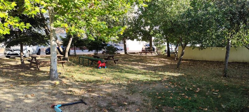 Voluntari, bd. Eroilor, str. Galata, semistradal, include parcare, s 65 mp.